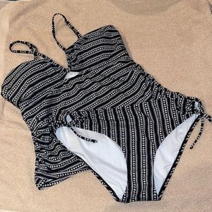 Time and Tru tankini set size large